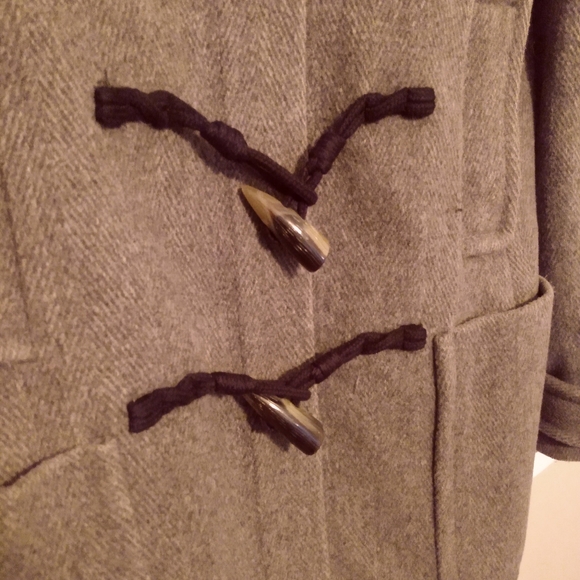 Thick gray wool winter pea coat from Banana Republic - Picture 5 of 10